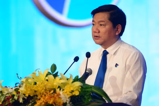 Bí thư Thành ủy TP.HCM Đinh La Thăng phát biểu tại lễ kỷ niệm 85 năm Ngày thành lập Đoàn TNCS Hồ Chí Minh - Ảnh: Quang Định