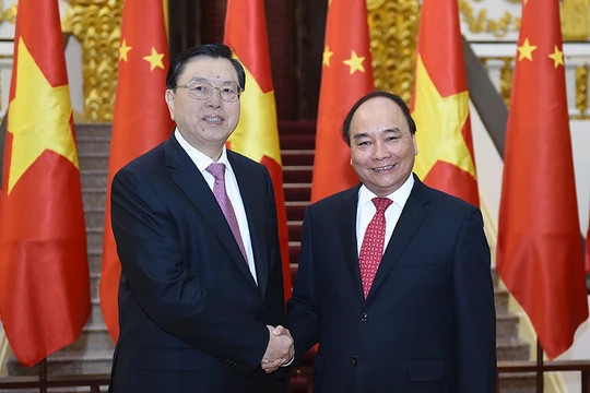 Thủ tướng Chính phủ Nguyễn Xuân Phúc đã có cuộc hội kiến với Ủy viên Thường vụ Bộ Chính trị, Ủy viên trưởng Ủy ban Thường vụ Đại hội đại biểu nhân dân toàn quốc (Nhân đại) Trung Quốc Trương Đức Giang .