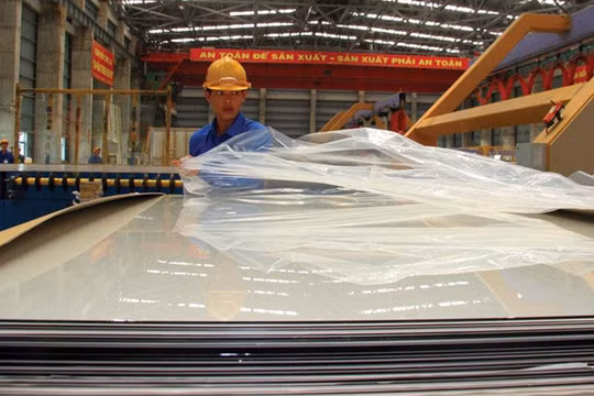 Nhờ mua săm lốp cũ để chế biến thành nhiên liệu phục vụ sản xuất mà Công ty kính nổi Chu Lai - Indevco có lãi lớn