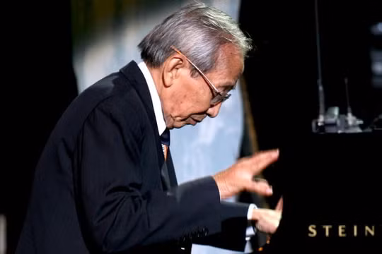 Sau một thời gian chống chọi với bệnh tật, nhạc sĩ Nguyễn Ánh 9 đã ra đi vào chiều nay 14-4, thọ 76 tuổi. Em trai của nhạc sĩ Nguyễn Ánh 9, ông Quang Anh cho biết như vậy.