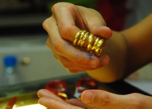 Dân chán vàng, Thống đốc Bình đã thắng 