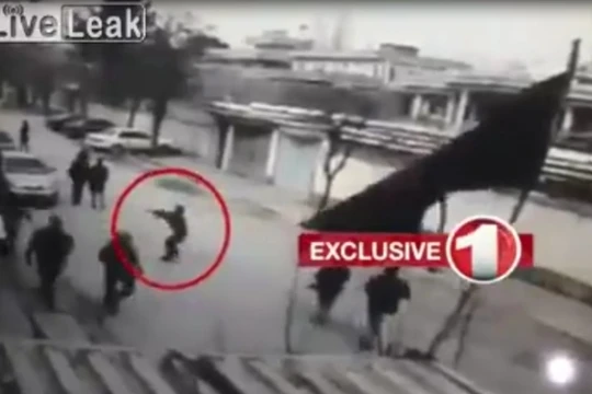 Kẻ khủng bố xả súng vào nhiều người ngoài đường phố ở phía tây thành phố Kabul của Afghanistan.