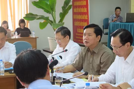 Bí thư Đinh La Thăng chất vấn về sự chậm trễ của dự án khu đô thị Tây Bắc.