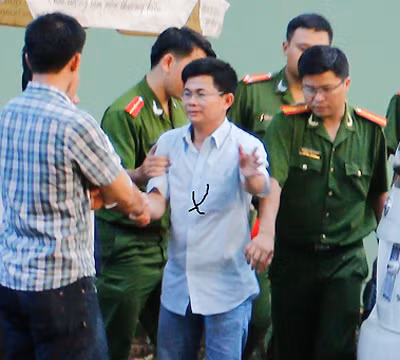 Ông Lợi bị bắt. Ảnh: Kh.Uyên