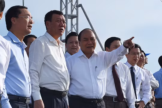 Thủ tướng Chính phủ Nguyễn Xuân Phúc dự lễ mít tinh hưởng ứng Tuần lễ biển và hải đảo Việt Nam.