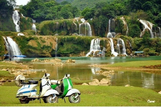 Vệt Nam có tiềmm năng lớn về du lịch nhưng ngành công nghiệp không khói này phát triển chưa tương xứng với tiềm năng. Ảnh: Thác Bàn Giốc - một thắng cảnh (nguồn: xemanhdep.com)