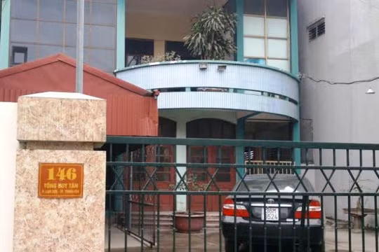 Công sở Ban quản lý dự án cải thiện môi trường đô thị Miền trung - Tiểu dự án Thanh Hóa cửa đóng im lìm, vắng bóng người lúc 9 giờ 45 phút sáng thứ 6 ngày 19-2