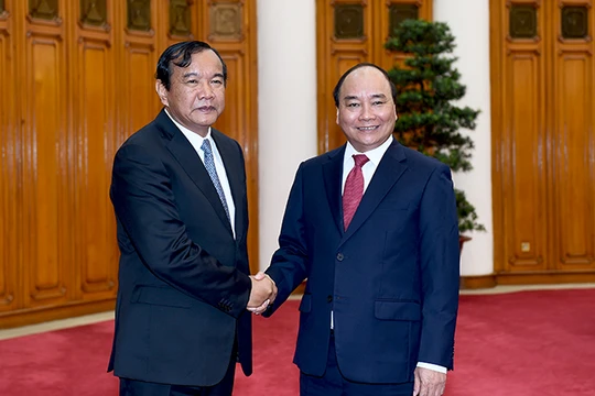 Thủ tướng Chính phủ Nguyễn Xuân Phúc tiếp Bộ trưởng Cao cấp, Bộ Ngoại giao và Hợp tác quốc tế Vương quốc Campuchia Prak Sokhonn.