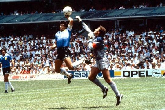 Video: “Bàn tay của chúa” và 10 khoảnh khắc thiên tài của Maradona
