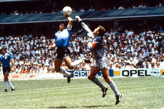 Video: “Bàn tay của chúa” và 10 khoảnh khắc thiên tài của Maradona