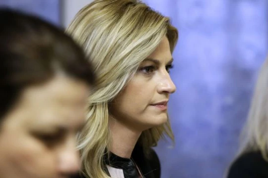 Phóng viên thể thao Erin Andrews bước vào phòng xử án tại Nashville, Tennessee, ngày 4 tháng 3 năm 2016.