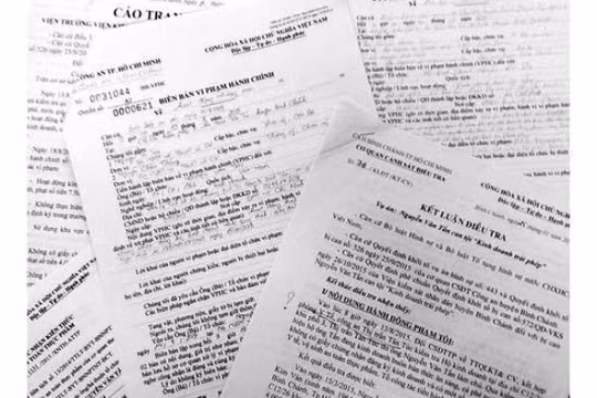 Các biên bản xử phạt chủ quán phở Nguyễn Văn Tấn - Ảnh: TL.