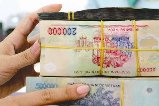 Theo lãnh đạo một ngân hàng, “Buôn tiền trong doanh nghiệp không phải chuyện lạ, doanh nghiệp chỉ cần vài chục tỉ đồng làm mồi là có thể buôn tiền”. Ảnh: Tuệ Doanh