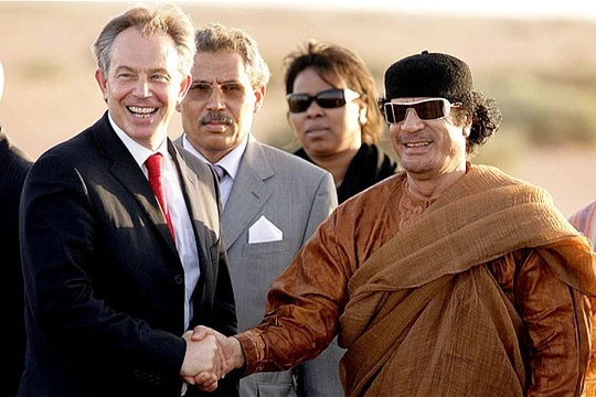 Cựu Thủ tướng Anh Tony Blair và Đại tướng Muammar Gaddafi năm 2007.