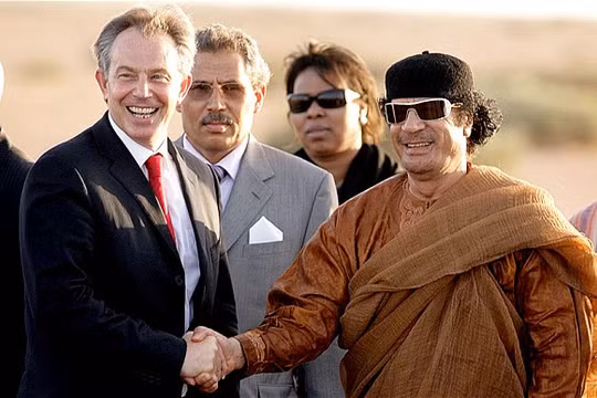 Cựu Thủ tướng Anh Tony Blair và Đại tướng Muammar Gaddafi năm 2007.