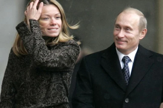 Tổng thống Nga Vladimir Putin luôn cố gắng tránh cho gia đình trước sự tò mò của truyền thông. Ảnh: Moscow Times