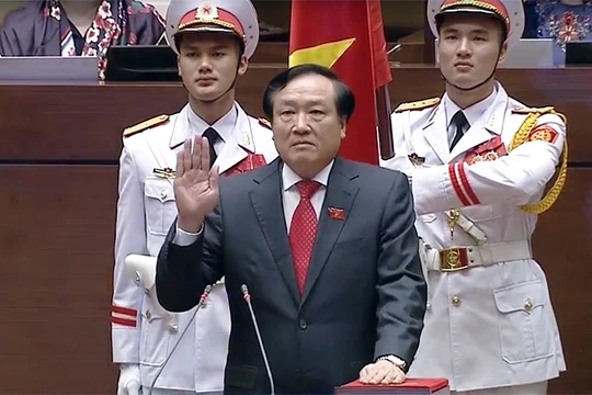 Tân Chánh án TAND Tối cao Nguyễn Hòa Bình tuyên thệ nhậm chức.