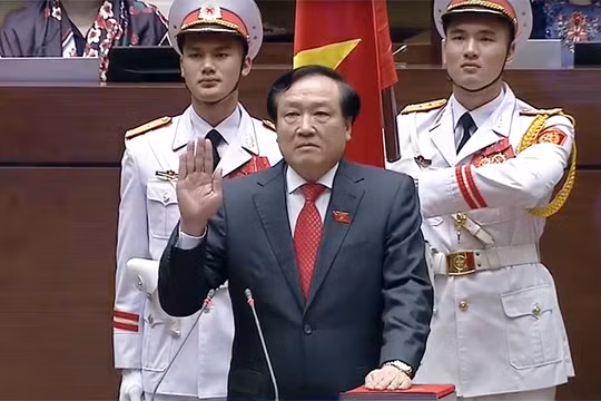 Tân Chánh án TAND Tối cao Nguyễn Hòa Bình tuyên thệ nhậm chức.