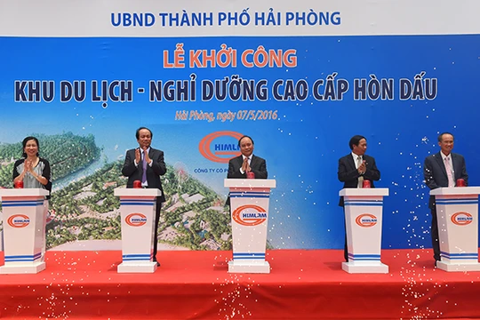 Thủ tướng bấm nút khởi công dự án.