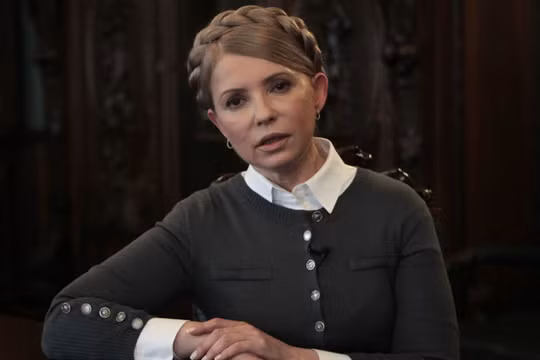 Hình ảnh quen thuộc của Tymoshenko trong mái tóc bím.