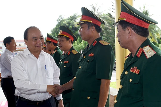 Thủ tướng Nguyễn Xuân Phúc thăm, làm việc tại Bộ Tư lệnh Quân khu 4.