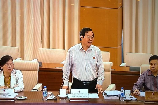 Chủ nhiệm UBTCNS của Quốc hội Phùng Quốc Hiển trong một phiên họp về ngân sách nhà nước. Ảnh TL