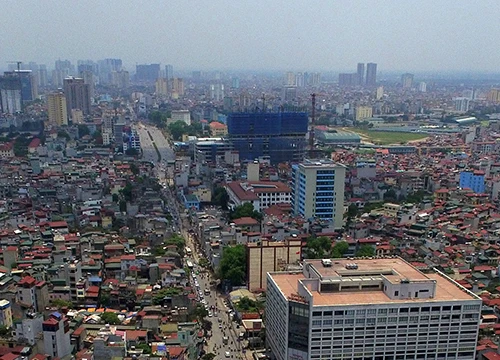 Dự án đường vành đai hai đoạn Ngã Tư Sở - Ngã Tư Vọng (đường Trường Chinh) được khởi công tháng 10/2013 với tổng mức đầu tư 2.560 tỷ đồng. Tuyến đường gần 2 km này từng được Sở Quy hoạch Kiến trúc Hà Nội mô tả là "cong mềm mại". Điểm đầu của tuyến giao vớ