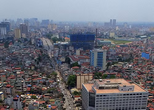 Dự án đường vành đai hai đoạn Ngã Tư Sở - Ngã Tư Vọng (đường Trường Chinh) được khởi công tháng 10/2013 với tổng mức đầu tư 2.560 tỷ đồng. Tuyến đường gần 2 km này từng được Sở Quy hoạch Kiến trúc Hà Nội mô tả là "cong mềm mại". Điểm đầu của tuyến giao vớ