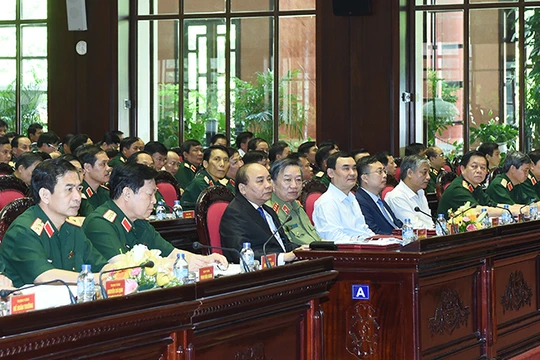 Thủ tướng Nguyễn Xuân Phúc tham dự Hội nghị Quân chính toàn quân 6 tháng đầu năm 2016.