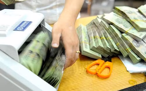 Với ngân hàng, có những tính toán, cân đối với những giao dịch, nghiệp vụ sản phẩm đan xen, tầng lớp mà có lẽ chỉ những “phù thủy” trong nghề kinh doanh vốn mới nắm rõ tường tận những đáp số khác nhau, và sự thú vị của nó.