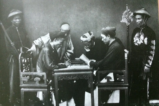 Quan lại miền Bắc thời phong kiến - Ảnh: T.L