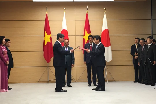 Buổi lễ ký kết giữa VNA và Tập đoàn ANA được chứng kiến bởi Thủ tướng 2 nước Việt Nam và Nhật Bản.