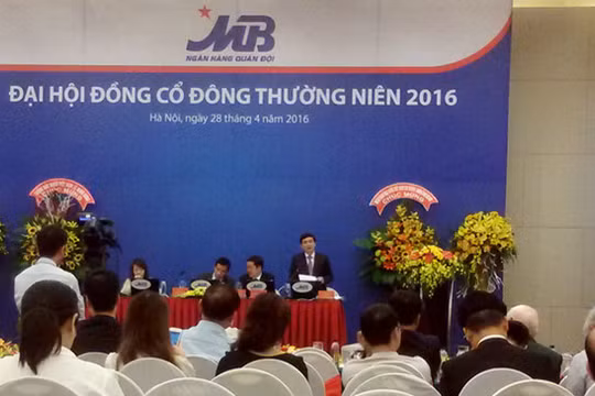 Khung cảnh ĐHĐCĐ thường niên 2016 của MBB.