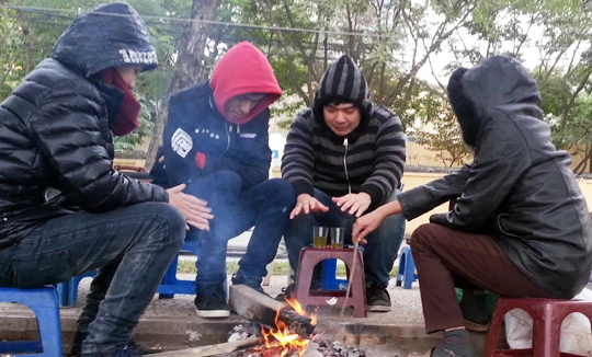 Người dân cần lưu ý khi sử dụng các biện pháp sưởi ấm khi làm việc và sinh hoạt ở môi trường lạnh