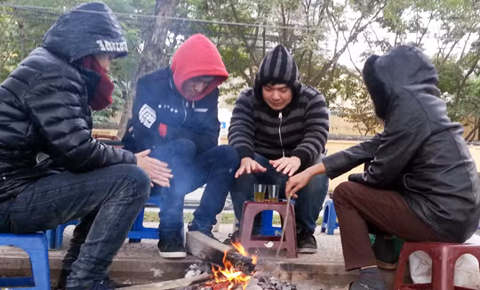 Người dân cần lưu ý khi sử dụng các biện pháp sưởi ấm khi làm việc và sinh hoạt ở môi trường lạnh