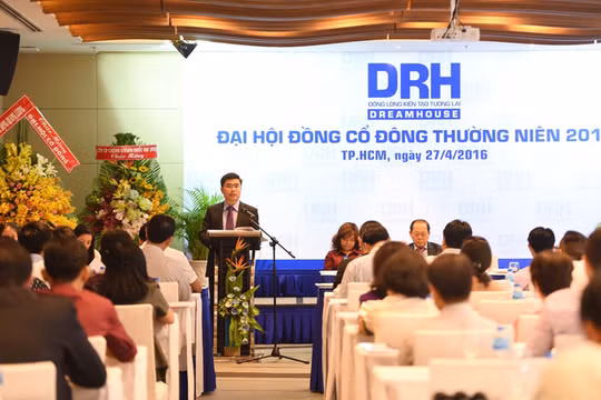 Ông Phan Tấn Đạt vào HĐQT DRH từ tháng 06/2015 và chính thức trở thành Tổng Giám đốc từ tháng 11/2015.