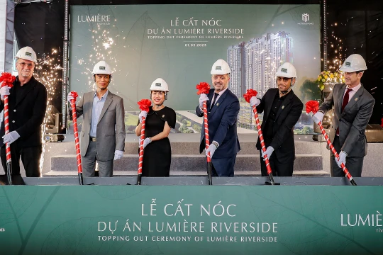 Masterise Homes cất nóc dự án Lumière Riverside