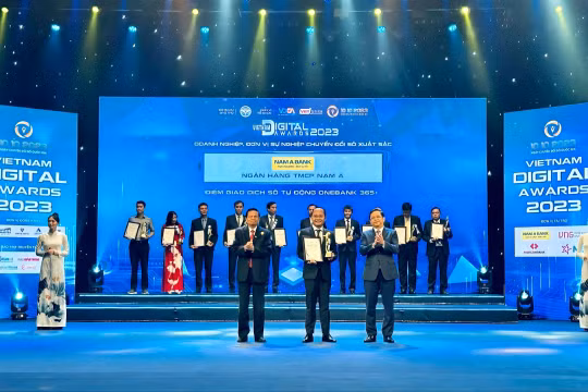 ONEBANK nhận Giải thưởng Chuyển đổi số Việt Nam 2023 