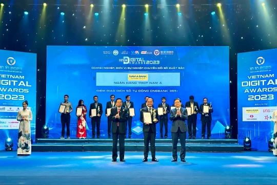 ONEBANK nhận Giải thưởng Chuyển đổi số Việt Nam 2023 