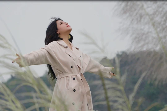 Á quân Thần tượng Bolero Tô Ngọc Hà da diết với 'Mùa đông nhớ anh'