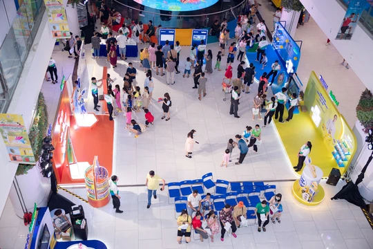 Hàng ngàn khách hàng trải nghiệm tại Triển lãm Viện Nghiên cứu Dinh dưỡng Nutifood Thụy Điển 