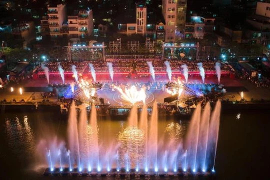 Lễ hội pháo hoa quốc tế Đà Nẵng- vì đâu 'biết lỗ vẫn làm'?