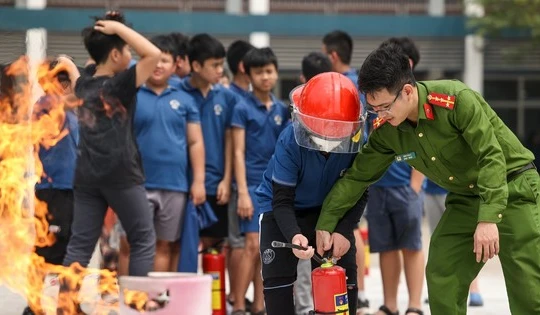 Nâng cao kĩ năng PCCC cho các em nhỏ tại Khu đô thị Ecopark