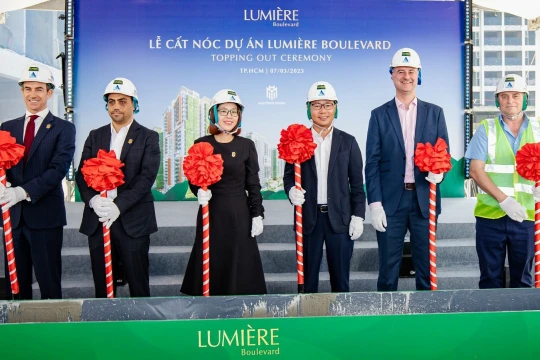 Masterise Homes cất nóc dự án Lumière Boulevard