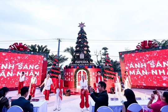 Mùa lễ hội Noel hoành tráng trên đại lộ thương mại tại Long An