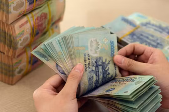 Lãi suất huy động giảm, nhà đầu tư "đổ" tiền vào chứng khoán?