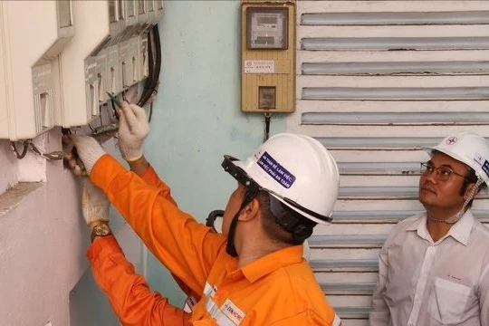 EVN thông tin lý do hóa đơn tiền điện tháng 8 hàng triệu hộ tăng mạnh