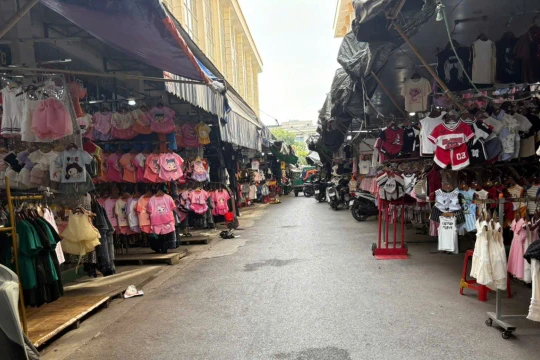 Sau thời gian đồng loạt đóng cửa, “thủ phủ thời trang” Ninh Hiệp bây giờ ra sao?