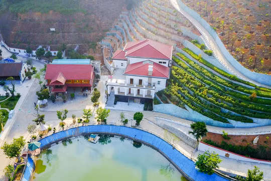 Khu dinh thự bề thế, hoành tráng của gia đình ông Phạm Sỹ Quý, Giám đốc Sở TN&MT tỉnh Yên Bái.