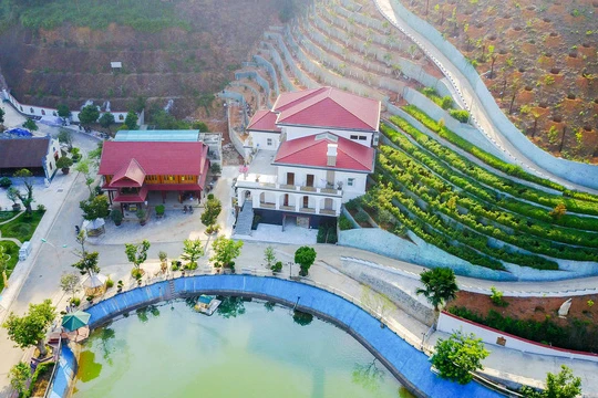 Khu dinh thự bề thế, hoành tráng của gia đình ông Phạm Sỹ Quý, Giám đốc Sở TN&MT tỉnh Yên Bái.